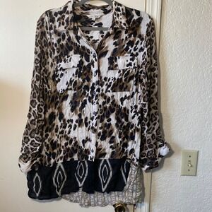 John & Elle Animal Print Long Sleeve Button Down Tunic Top
